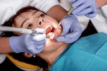 les dentistes utilisent beaucoup d'eau pour l'hygine des outils